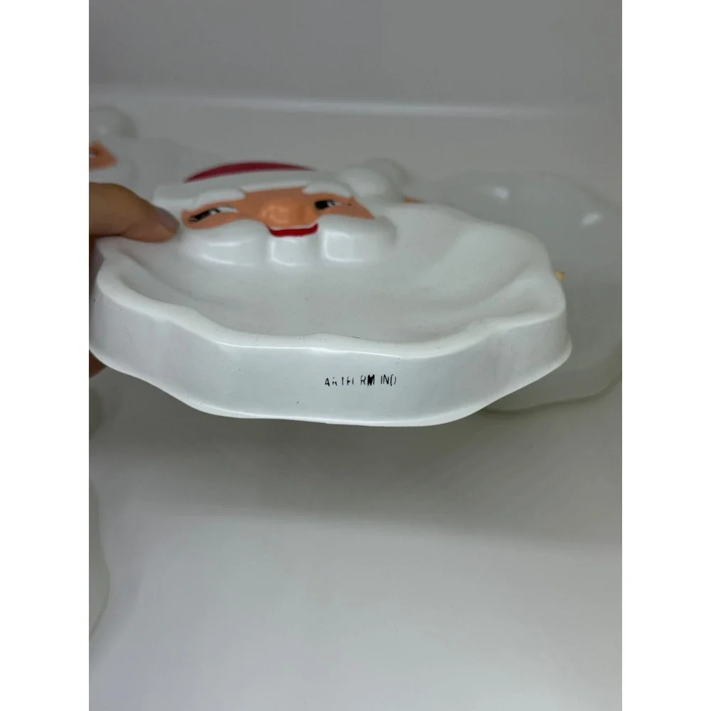 VTG Artherm Ind Santa Claus Plates White Red Plastic Christmas Trays Set of 4‎